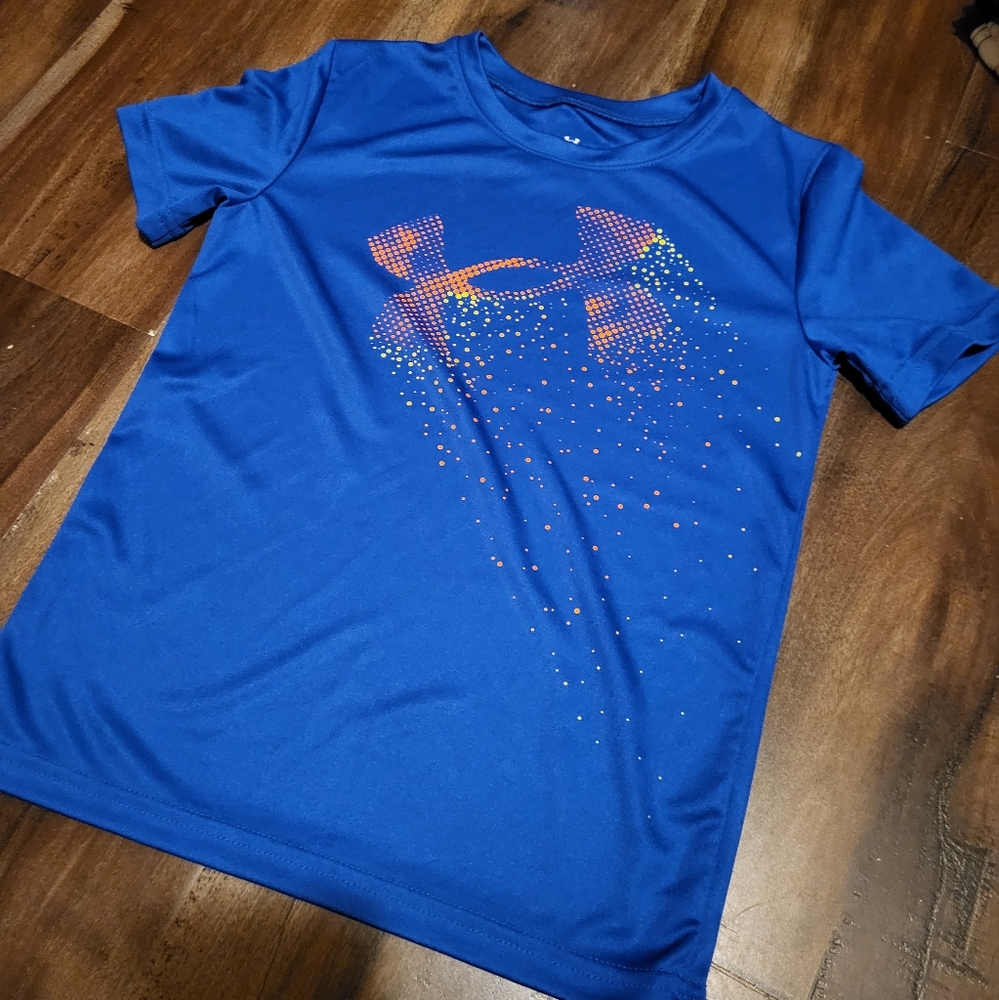 Size 6 under armour tshirt